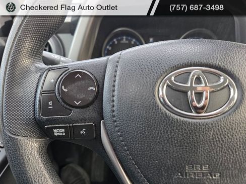 Used 2018 Toyota RAV4 LE image 13