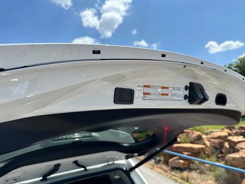 Used 2018 Toyota RAV4 XLE FWD image 30