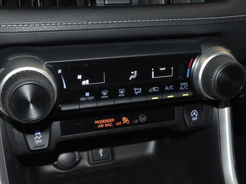Used 2022 Toyota RAV4 LE AWD/4WD image 12