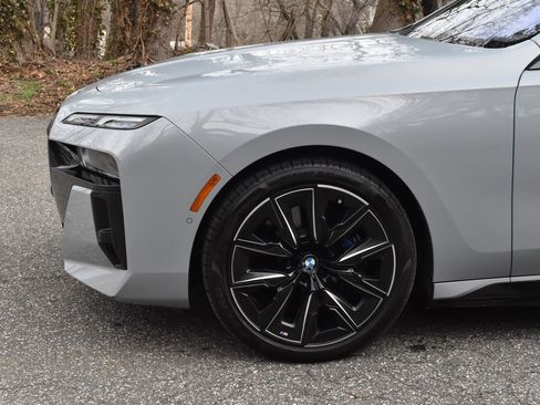 Used 2023 BMW i7 xDrive60 AWD/4WD image 16