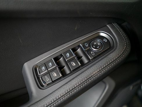 New 2026 Porsche Macan image 21