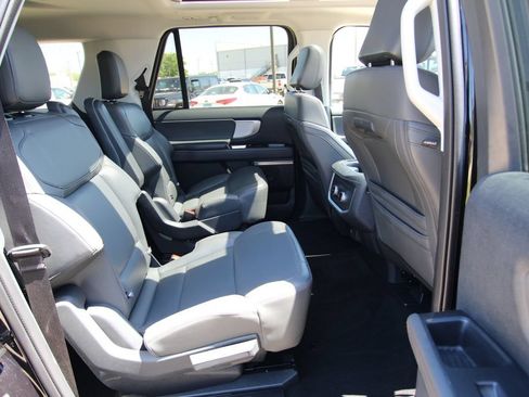 Used 2025 Ford Expedition Max Active AWD/4WD image 9