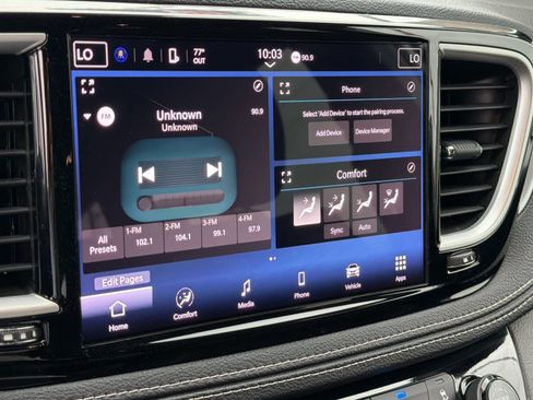 Used 2021 Chrysler Pacifica Touring w/ S Appearance Package FWD image 23
