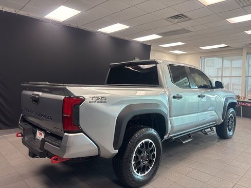 Used 2025 Toyota Tacoma TRD Off-Road image 3
