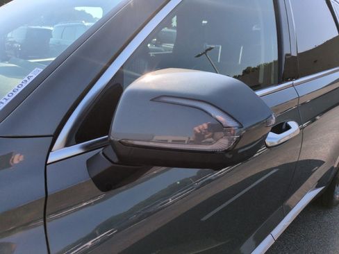 Used 2024 Hyundai Palisade Limited FWD image 11