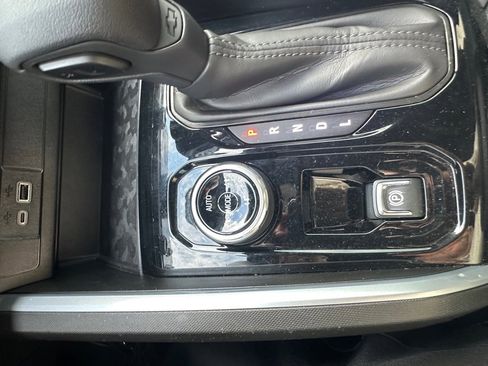 Used 2024 Chevrolet Colorado Trail Boss w/ Technology Package image 18