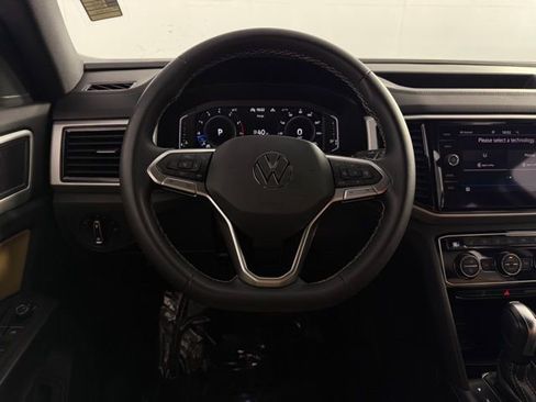 Used 2023 Volkswagen Atlas Cross Sport SE image 19
