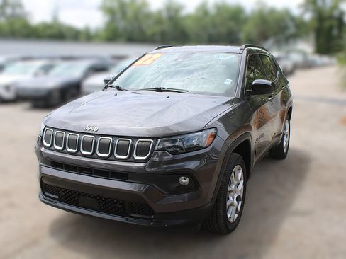 Used 2022 Jeep Compass Latitude AWD/4WD image 15