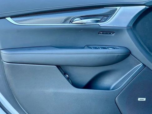 New 2024 Cadillac XT6 Sport w/ LPO, ONYX Package image 15