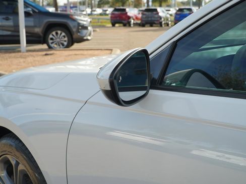 Used 2024 Honda Accord EX image 11