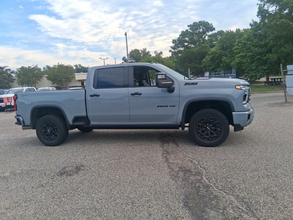 Used 2024 Chevrolet Silverado 2500 LTZ w/ LTZ Plus Package AWD/4WD image 4