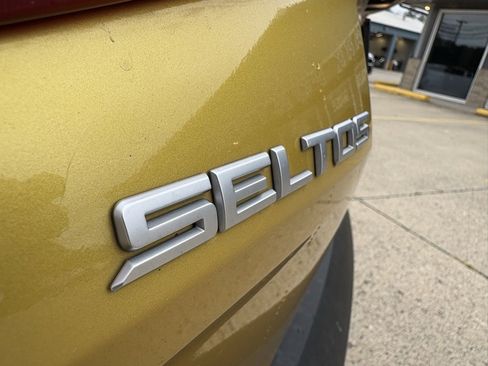 Used 2023 Kia Seltos SX w/ SX Sunroof Package image 11