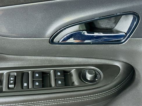 Used 2020 Buick Encore Preferred FWD image 23