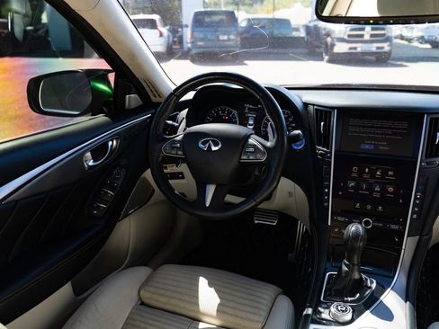 Used 2017 INFINITI Q50 Sport RWD image 8