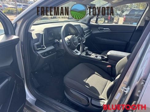 Used 2024 Kia Sportage LX image 7