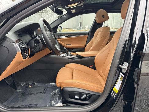 Used 2022 BMW 530i xDrive w/ Convenience Package image 14