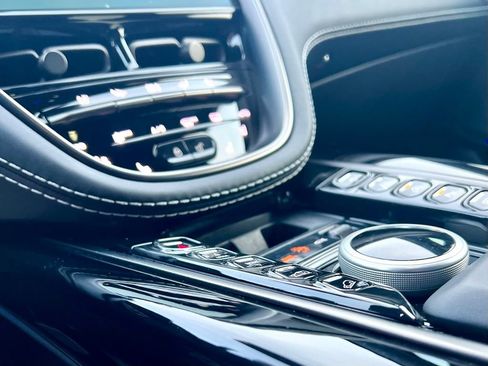 Used 2022 Aston Martin DBX Base image 40