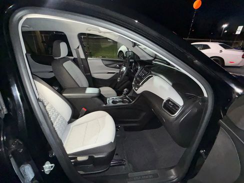 Used 2022 Chevrolet Equinox LS w/ LS Convenience Package image 12