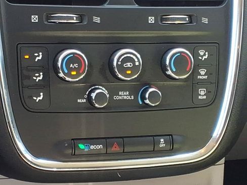 Used 2014 Dodge Grand Caravan SXT FWD image 7