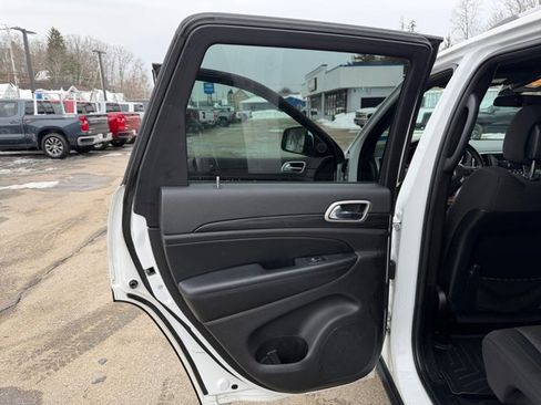 Used 2020 Jeep Grand Cherokee Laredo image 23