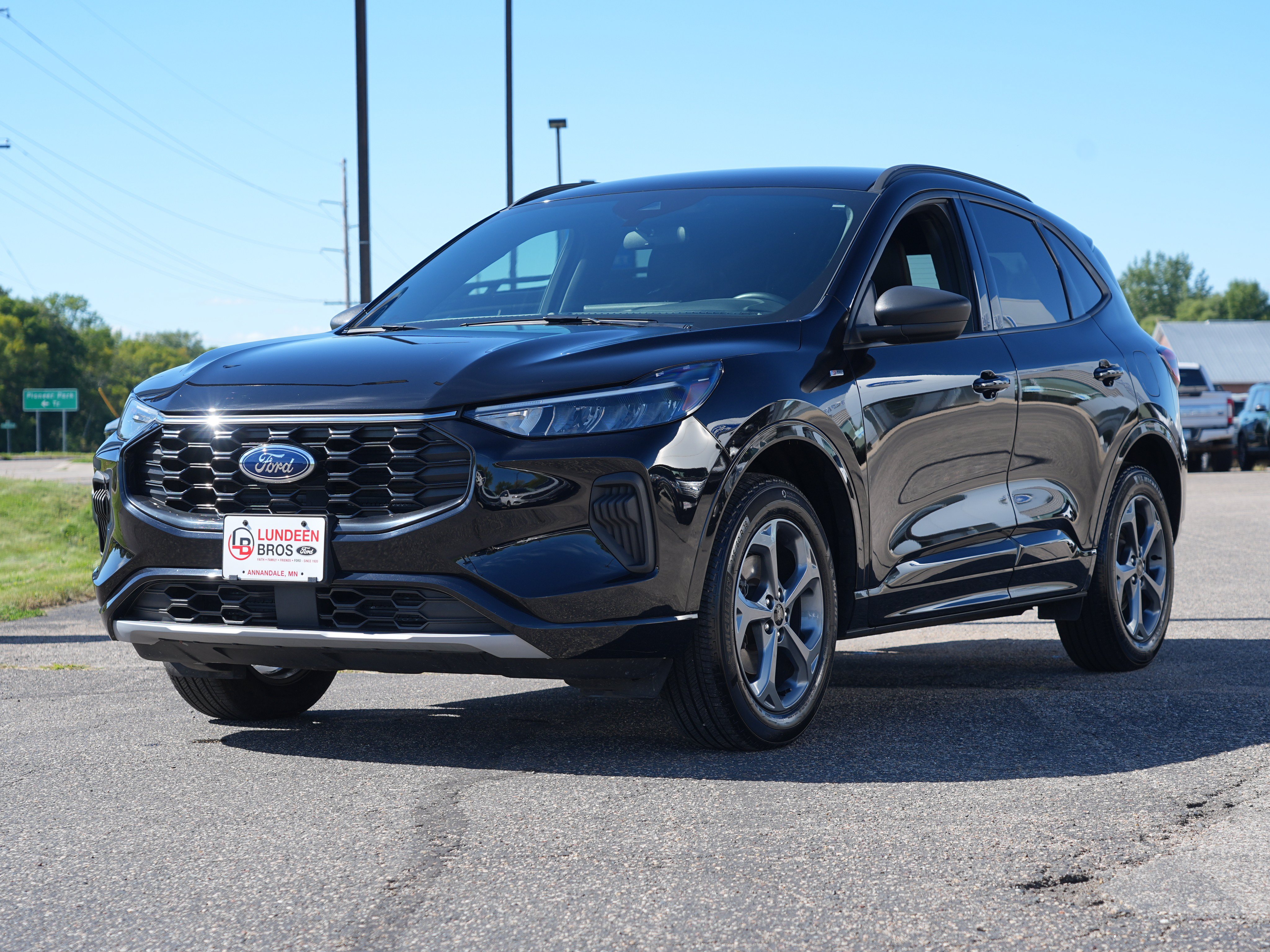 Used 2024 Ford Escape ST-Line w/ Tech Pack #1 AWD/4WD image 8