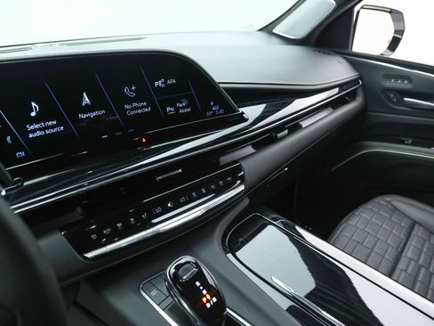 Used 2024 Cadillac Escalade ESV V w/ LPO, ONYX Package image 29