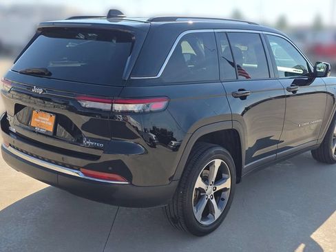 Used 2023 Jeep Grand Cherokee Limited AWD/4WD image 6