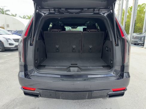 Used 2023 Cadillac Escalade Sport Platinum AWD/4WD image 6