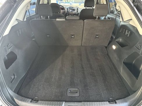 Used 2019 Ford Edge SE FWD image 11
