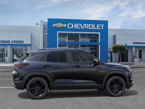 New 2026 Chevrolet TrailBlazer LT w/ Midnight Edition FWD image 3