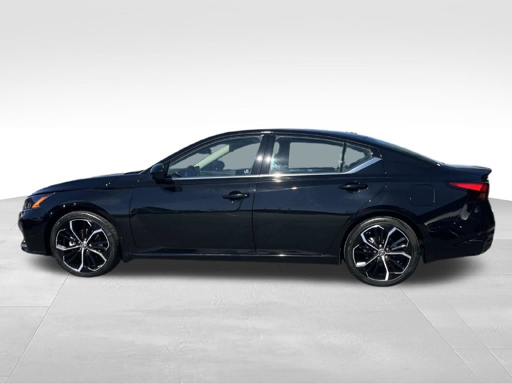 Used 2023 Nissan Altima 2.5 SR w/ SR Premium Package FWD image 8
