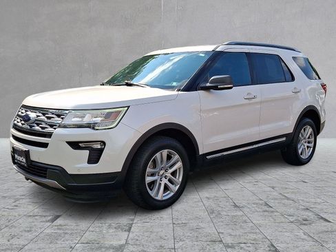 Used 2019 Ford Explorer XLT w/ Equipment Group 202A AWD/4WD image 3