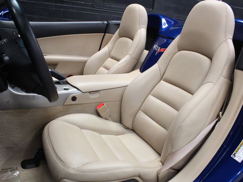 Used 2005 Chevrolet Corvette Convertible w/ Preferred Equipment Group RWD image 44