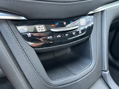 Used 2022 Cadillac XT5 Premium Luxury w/ Technology Package AWD/4WD image 22