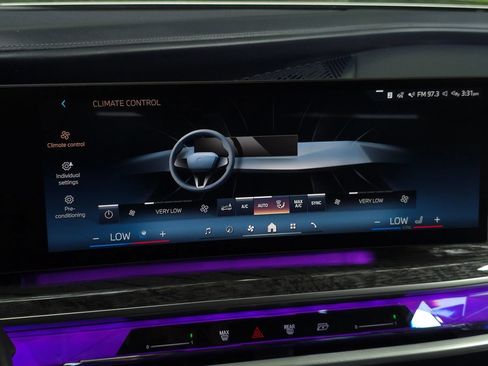 Used 2024 BMW i7 eDrive50 w/ Executive Package RWD image 52