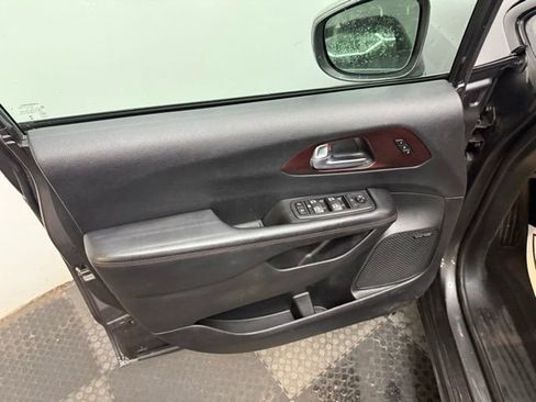 Used 2020 Chrysler Pacifica Limited image 17