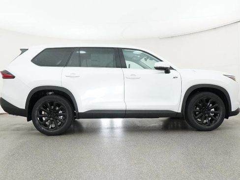 New 2026 Toyota Grand Highlander XLE FWD image 30