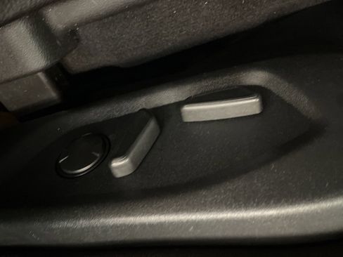 Used 2019 Ford Explorer XLT image 16