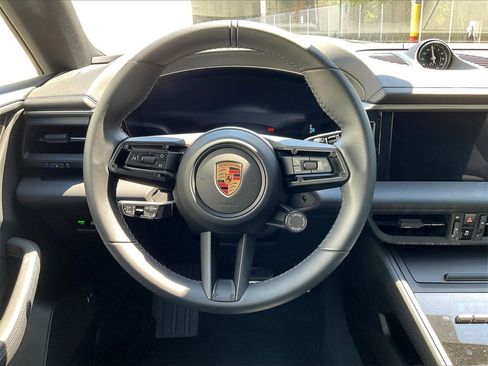 Certified 2025 Porsche Macan Electric image 11