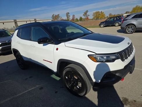 Used 2023 Jeep Compass Trailhawk image 5