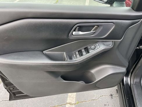 Used 2024 Nissan Rogue SV image 26