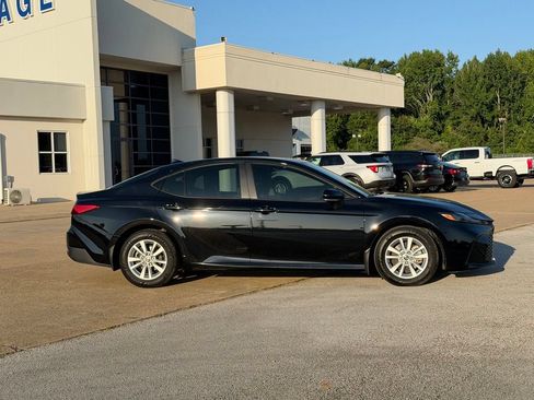 Used 2025 Toyota Camry LE FWD image 12