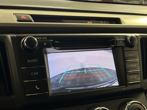 Used 2018 Toyota RAV4 LE image 18