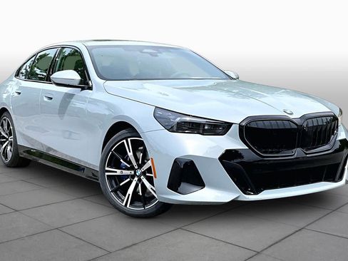 New 2026 BMW 530i xDrive w/ M Sport Package AWD/4WD image 2