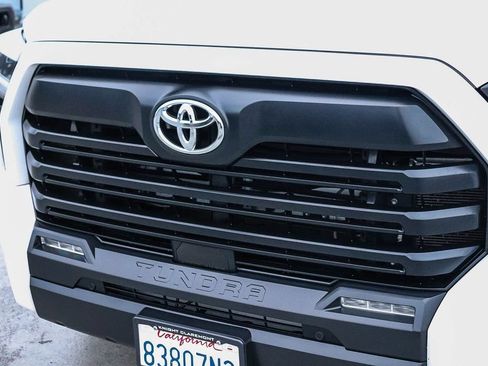 Used 2022 Toyota Tundra SR5 w/ SR5 Convenience Package RWD image 6