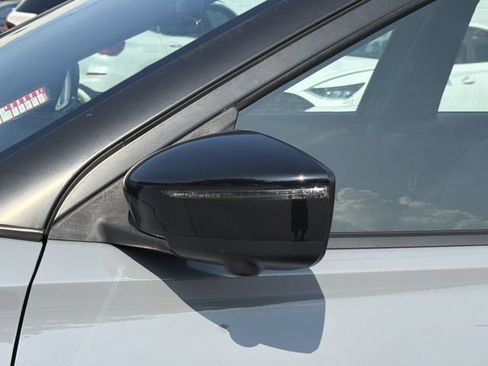 Used 2022 Nissan Kicks SR w/ Premium Package FWD image 9