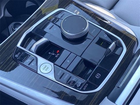 Certified 2024 BMW X5 xDrive50e w/ Premium Package image 31