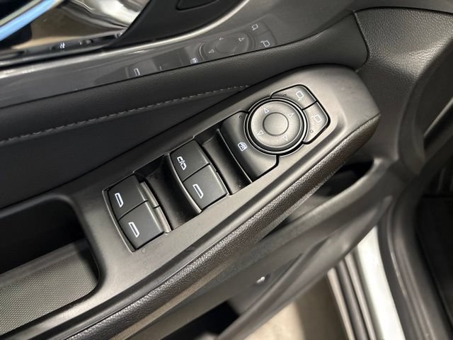 Used 2023 Chevrolet Traverse LT FWD image 11