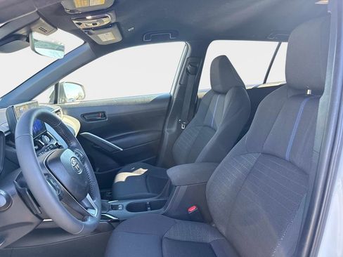 Used 2024 Toyota Corolla Cross SE image 18