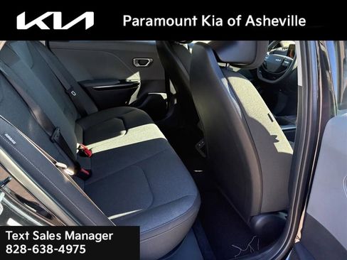 New 2025 Kia K4 LXS image 18